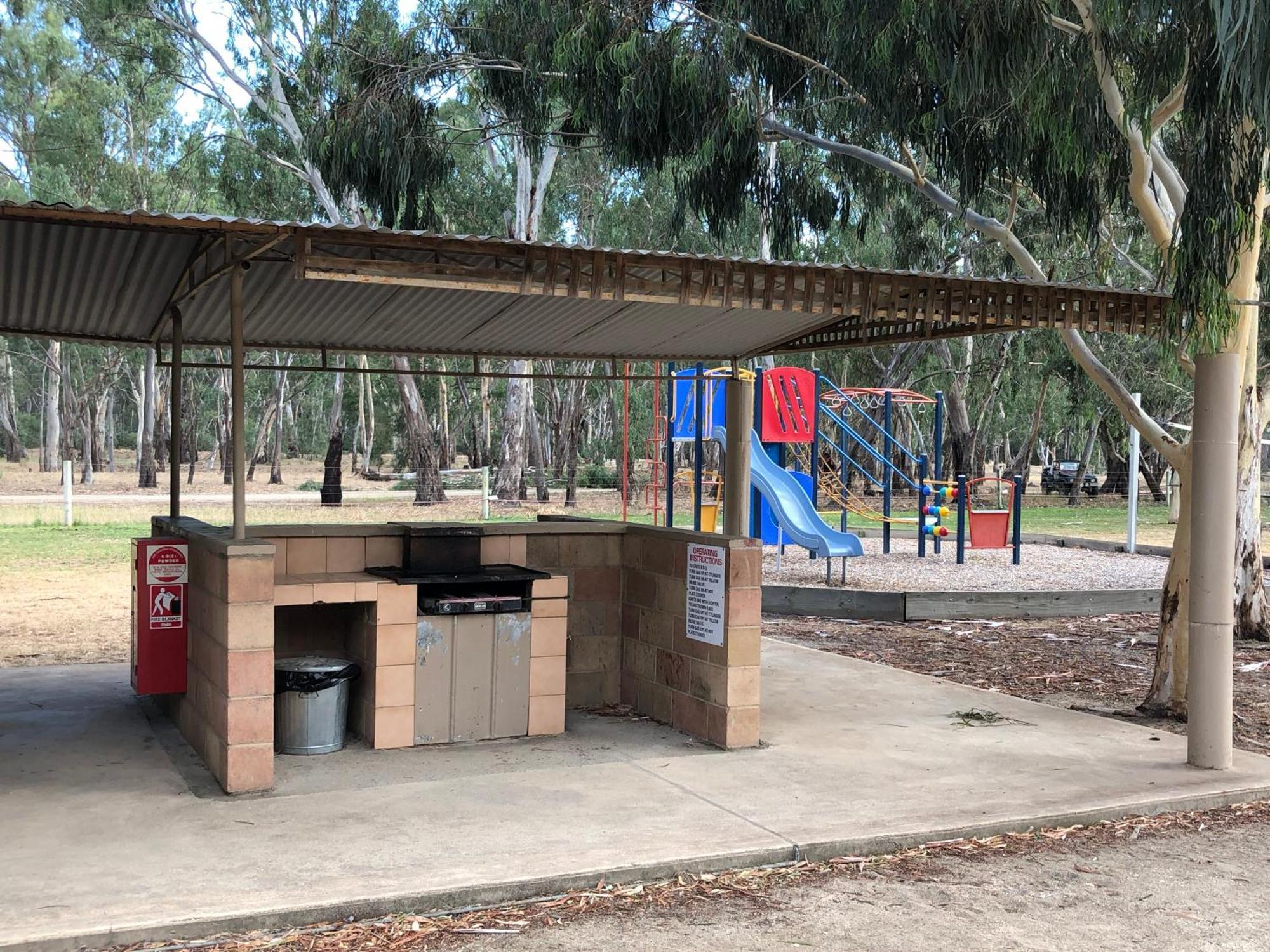 Murray River Hideaway Holiday Park Strathmerton 外观 照片
